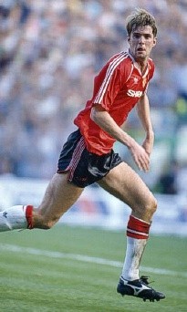 Gary Pallister có một sự nghiệp thành công ở Old Trafford trong gần 10 năm, nhưng những sai lầm của ông trong trận Man City 5-1 Man Utd ngày 23/9/1989 sẽ luôn được nhớ tới.